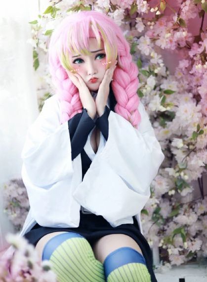 挠女生脚心
